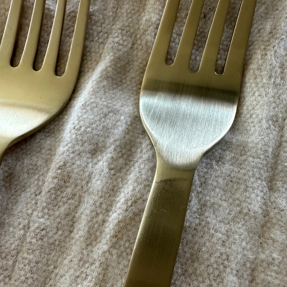 NEW Brushed Gold Flatware "Farmhouse Pottery" brand (six sets of Stowe 5 piece) - Picture 5 of 12